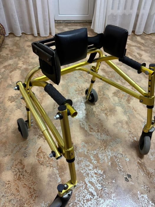 Ходунок для инвалидов