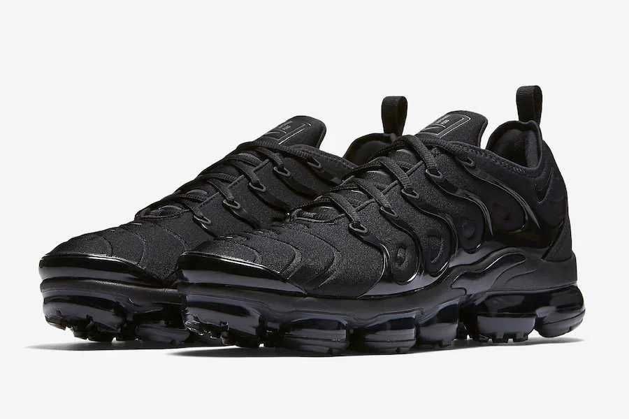 Обувки NIKE / VaporMax PLUS Black  + КУТИЯ