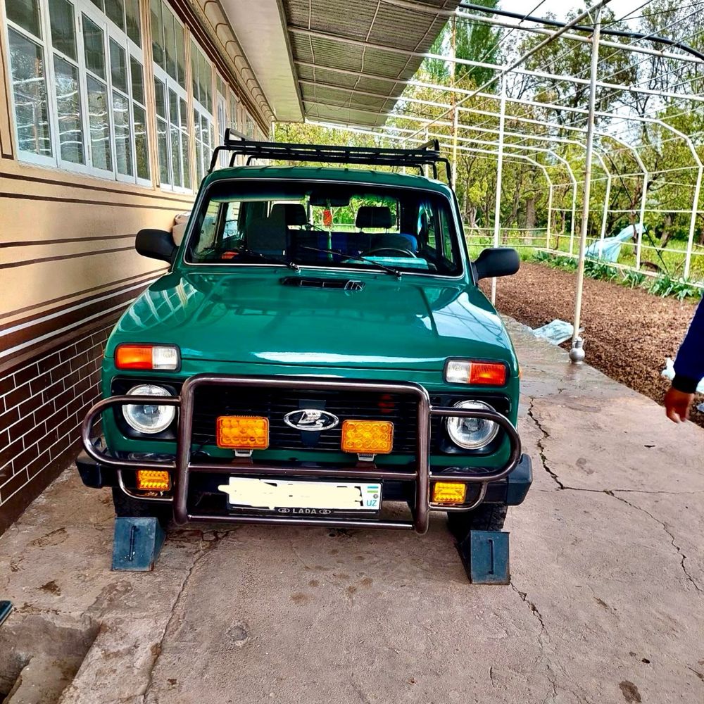 LADA NIVA 4x4 sotladi 7 000$  kami bor