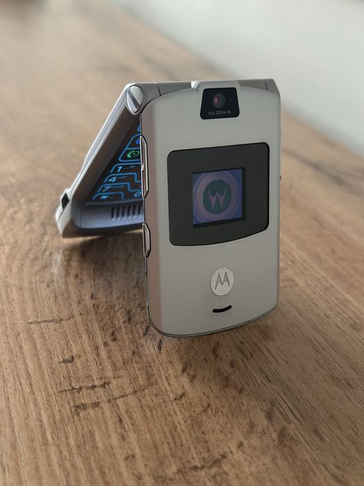 Ретро Motorola RAZR V3