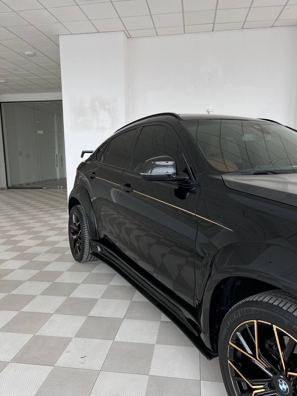 BMW X6 zor sastayanya 2015 yil 130000 km yurgan dizel motor.