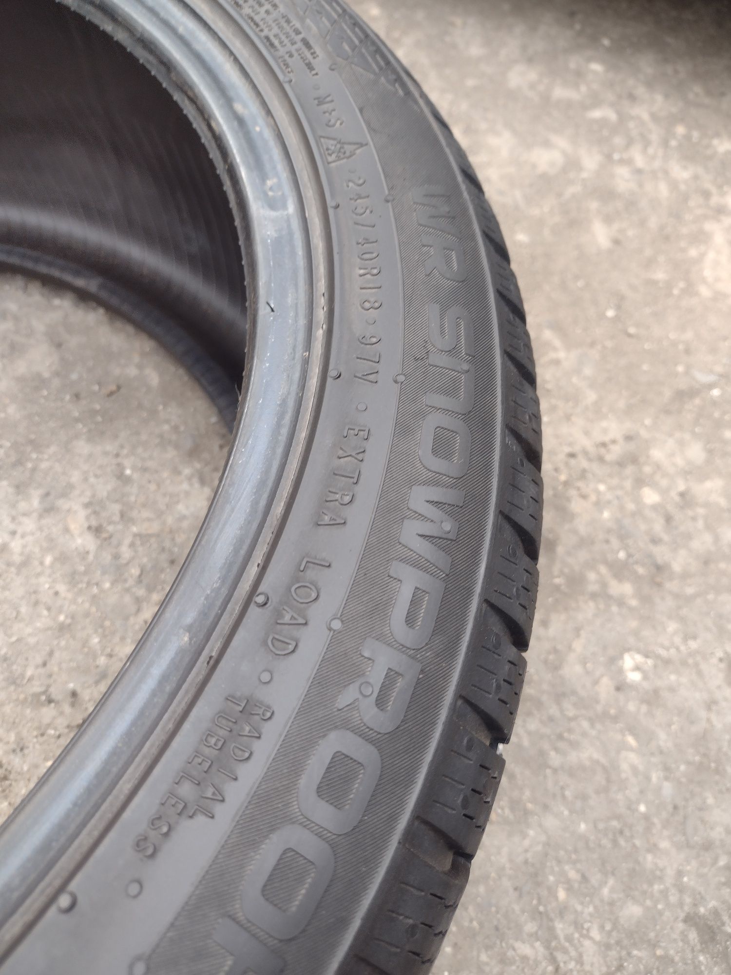 Nokian 2бр.245/40/18 дот2322