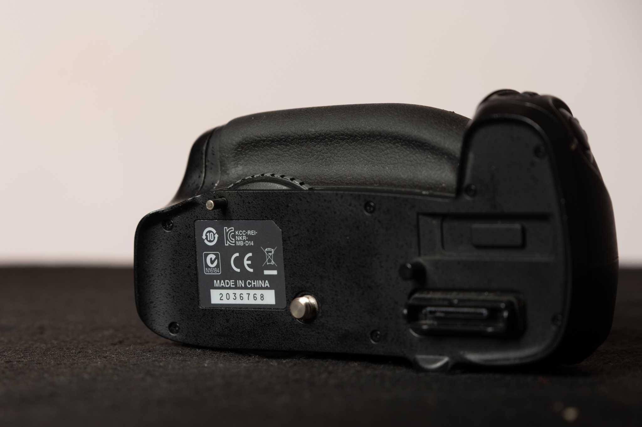 Grip Nikon D610 - MB D14 - 2 bucati