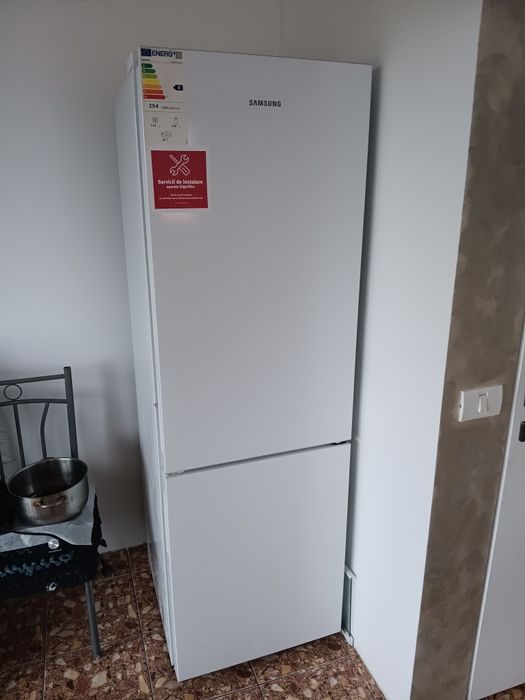 Vând frigider Samsung