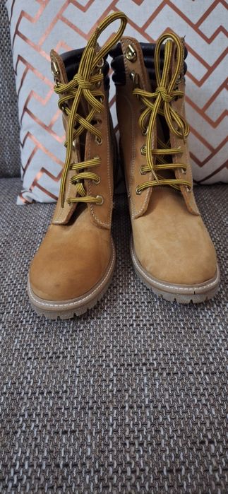 Bocanci piele,nr 39,noi,fără eticheta 25 lei