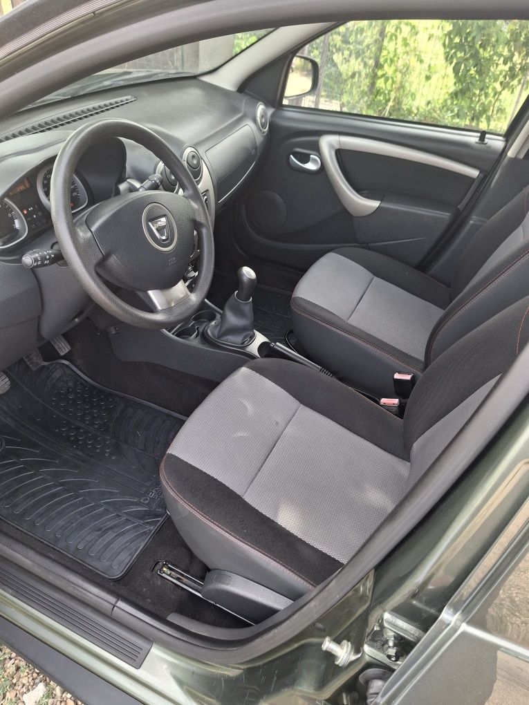 Dacia Duster Prestige  model 2014 1.6 benzina 105 CP  130.000 km