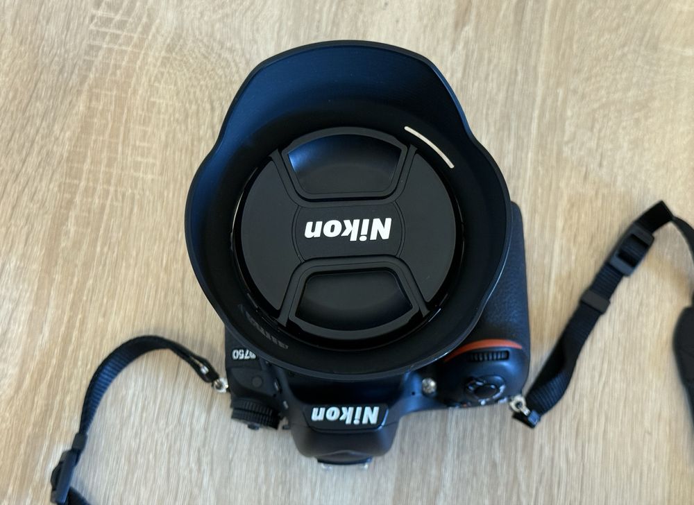 Nikon D750 AF-S NIKKOR 24-120 mm  (2580 Cadre)