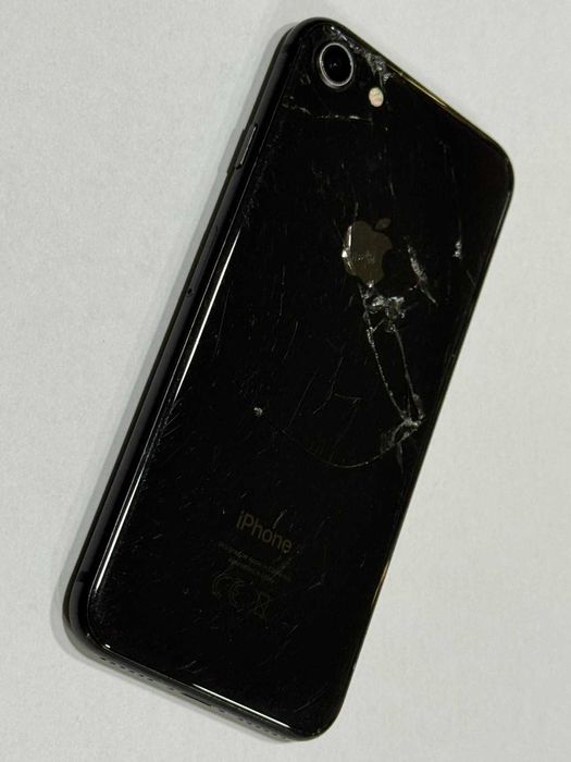 Apple iPhone 8 64GB 75%bh / пукнат гръб
