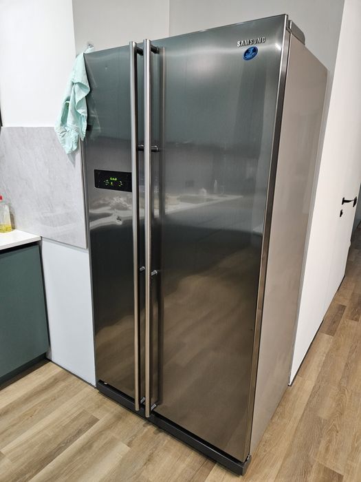 Холодильник Samsung