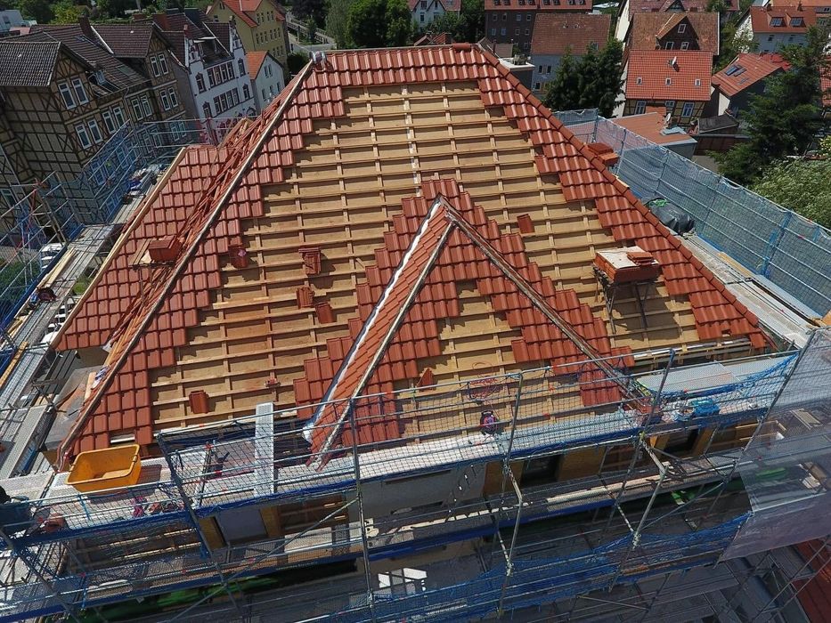 Reparatii acoperisuri montaj dulgheri masardari montaj tigla metalica