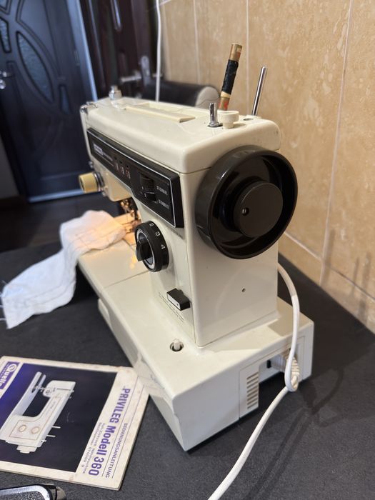 Masina de cusut festinat si butoniere Privileg Germania