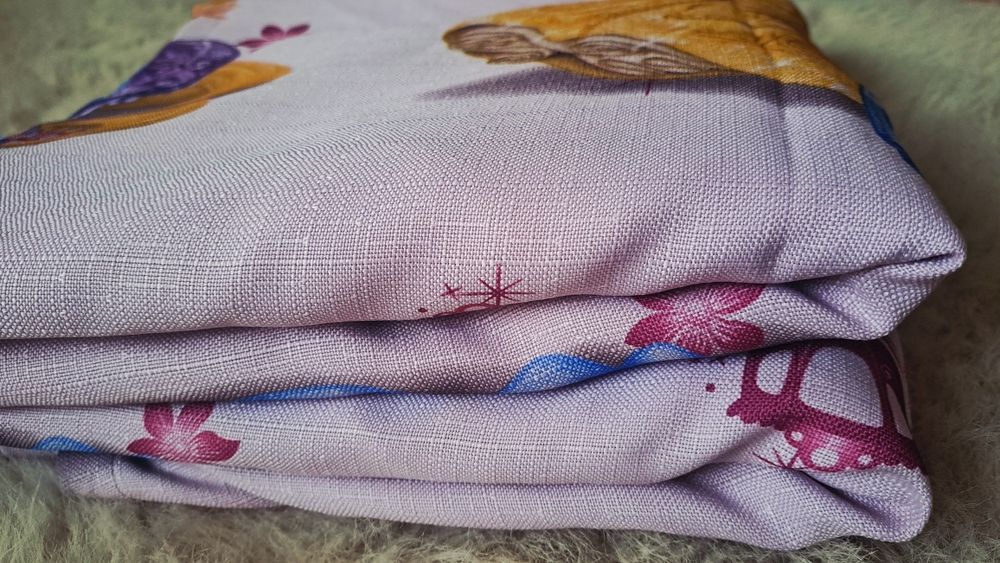 Draperii camera fetita