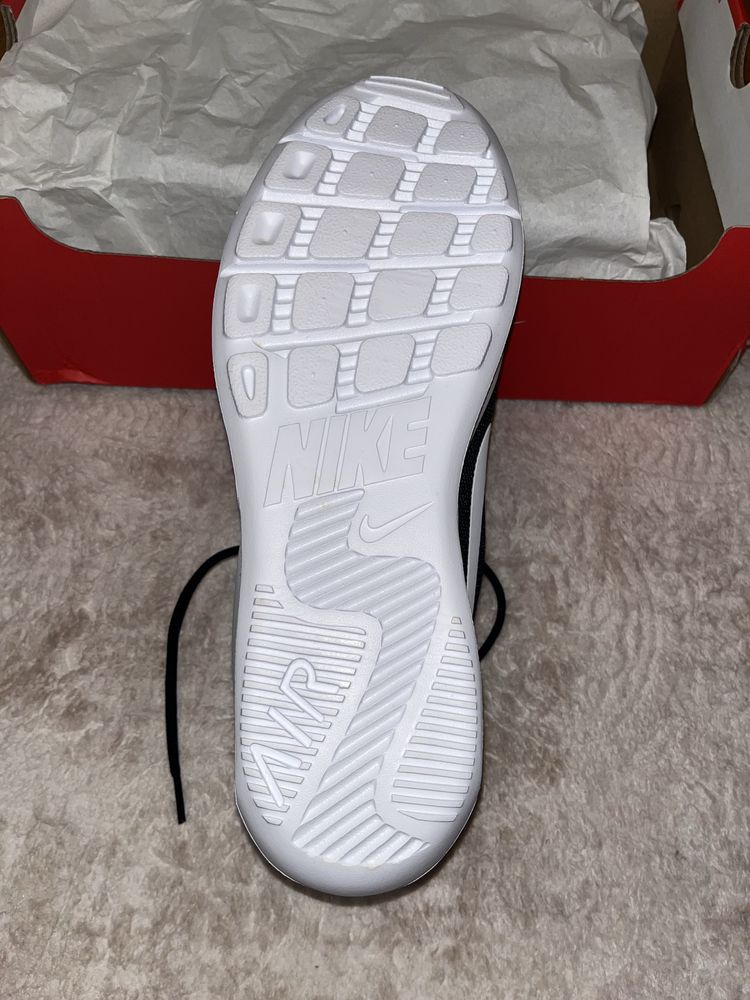 Чисто нови спортни мъжки обувки Nike Air Max Oketo
