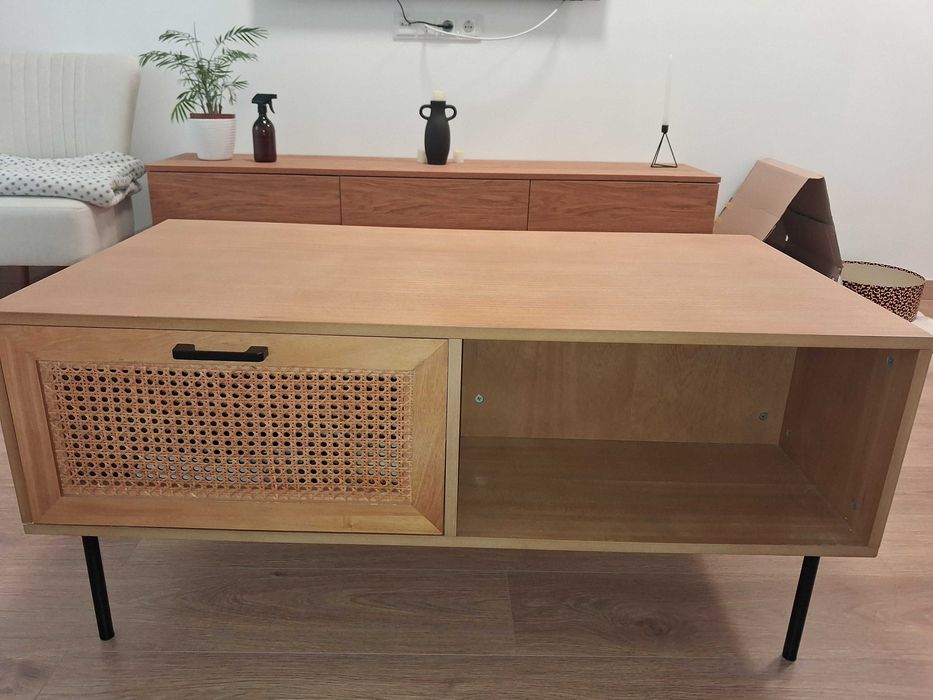 Măsuță de living din lemn natural