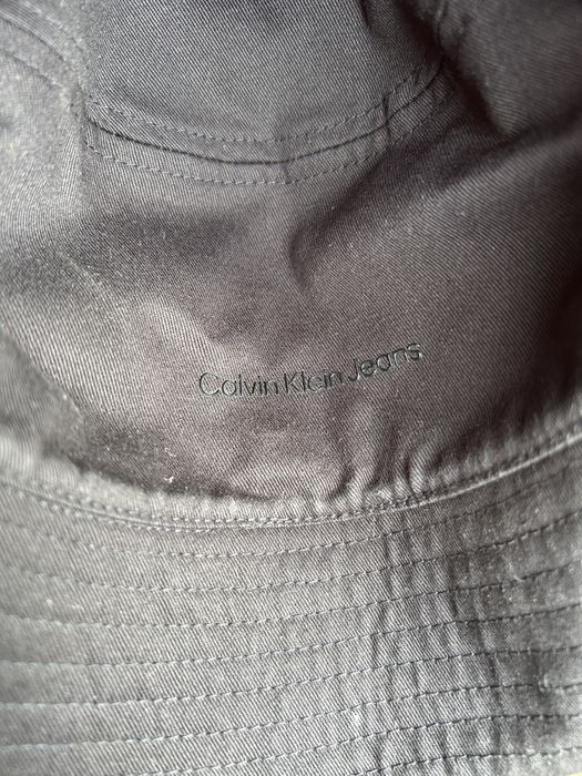 Calvin Klein идиотка