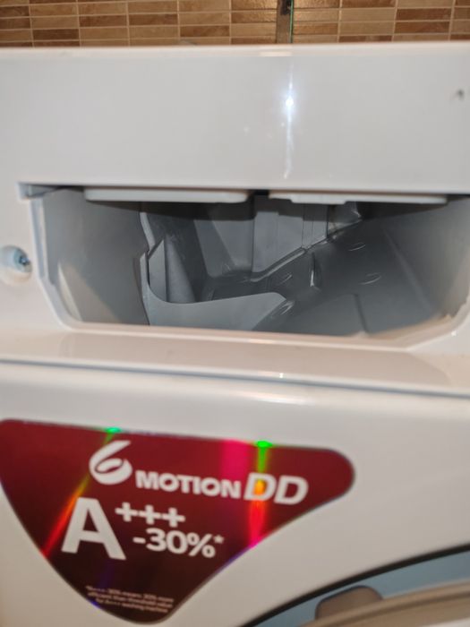 Перална LG F4J5QN4W