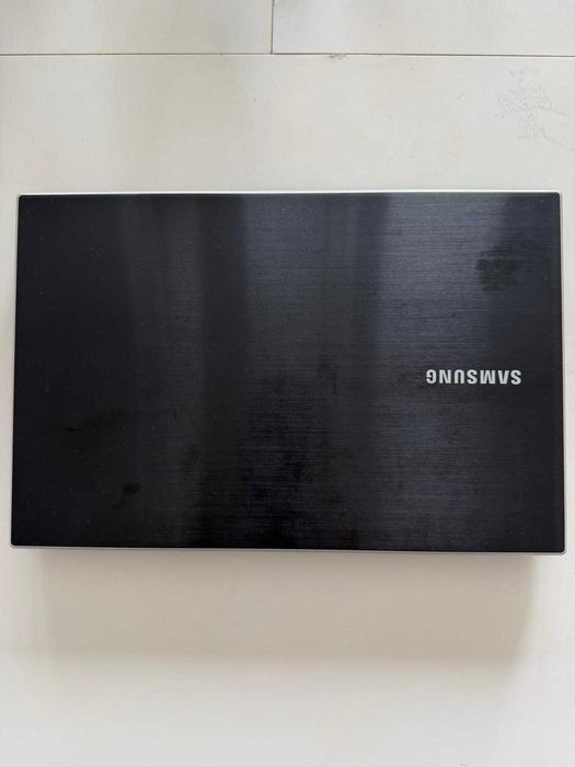 Samsung NP300V5A Intel i5 6GB RAM nVidia 520MX Windows 10 600GB HDD