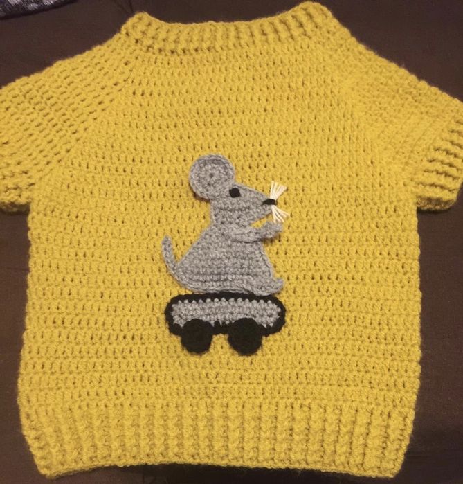 Ръчно плетена блуза с мишленце за 3-4 г.