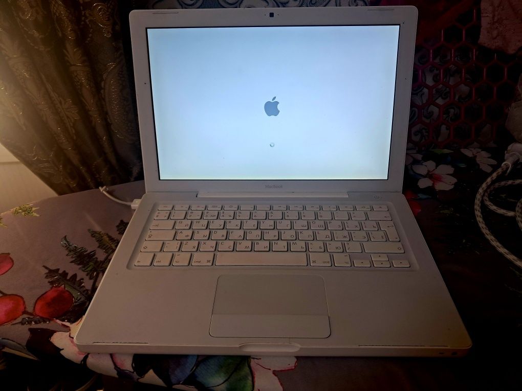 Macbook air 13inch M2 8/256gb продойотся в нормалном состяании