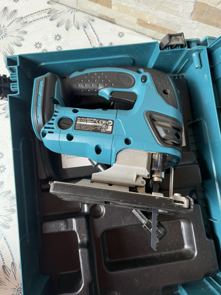 Акумулаторен прободен трион MAKITA DJV180