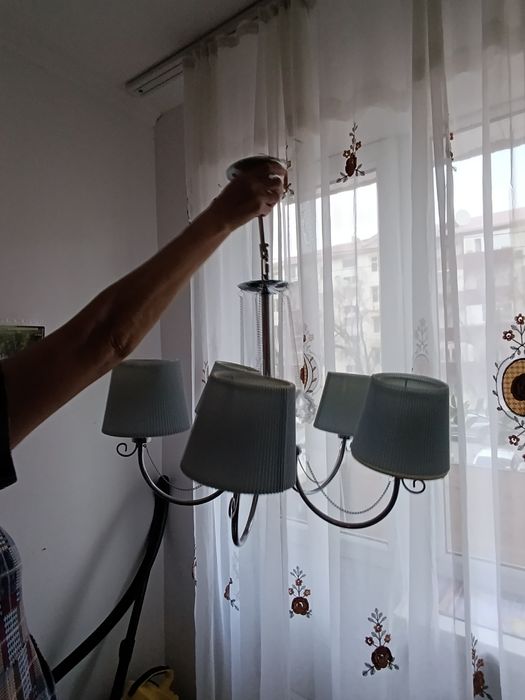 Продается люстра