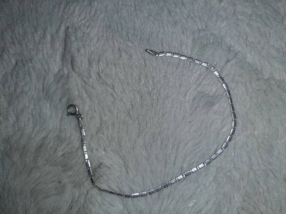 Сребърна нежна гривна