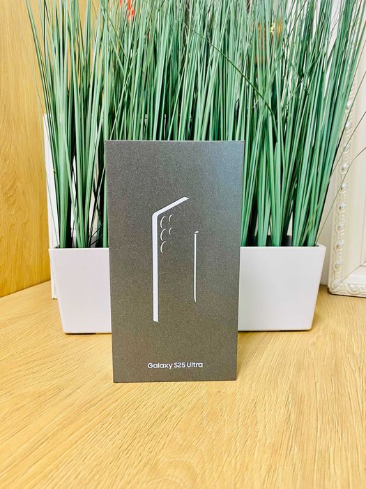 ЧИСТО НОВ !! Samsung Galaxy S25 Ultra, 12GB RAM, 512GB, 5G, SilverBlue