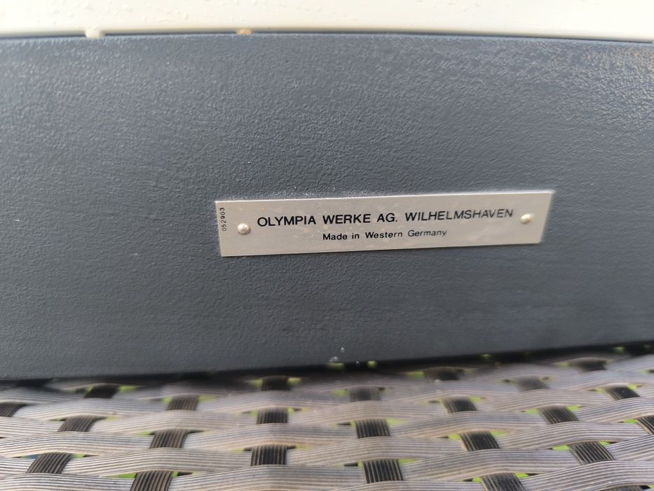Mașină de scris Olympia vintage – Made in Western Germany