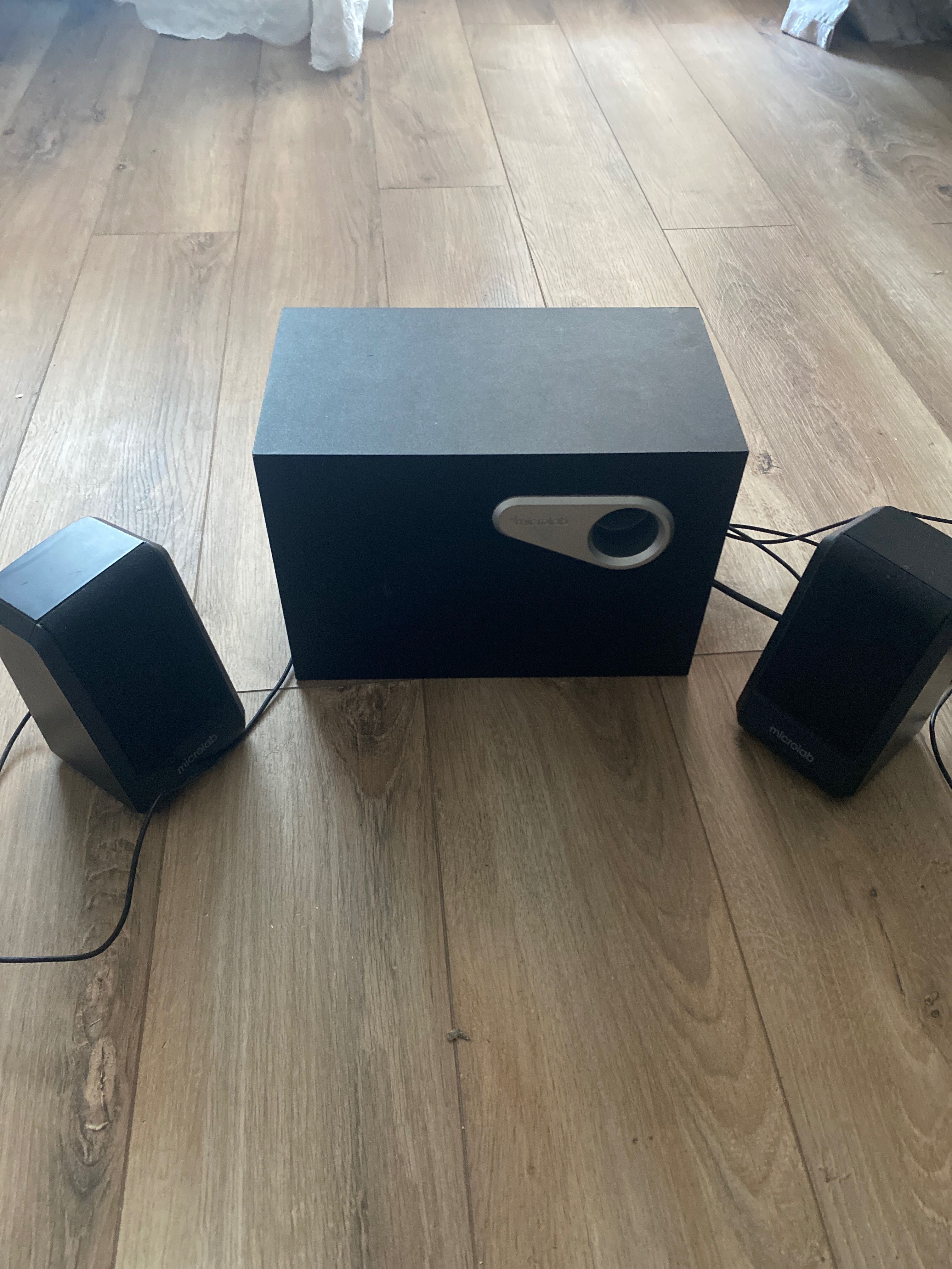 Продаю компьютерную акустику Microlab M-280