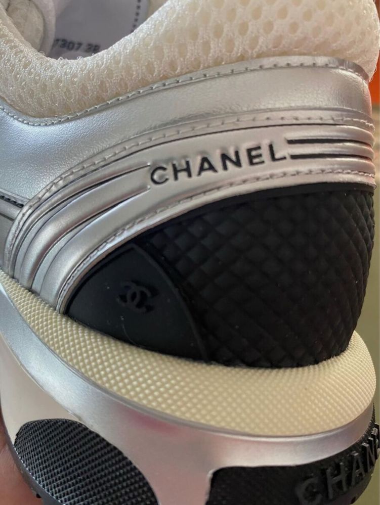 Chanel trainer leather pain for woman