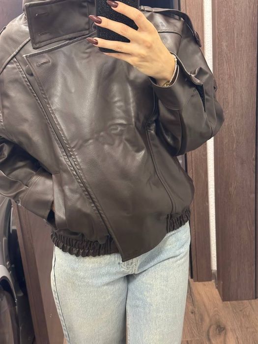 Чисто ново модерно яке тип пилотско