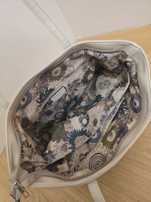 Бежова дамска чанта