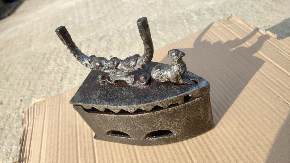 Vând fier de călcat / vintage