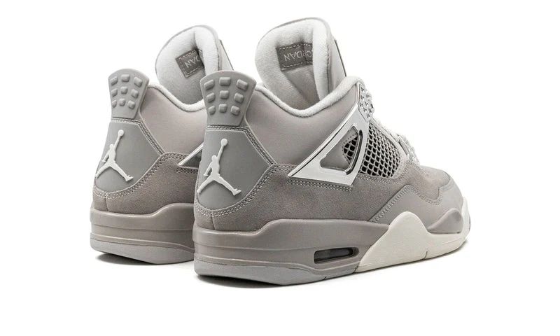 Air Jordan 4 Retor Frozen Moments