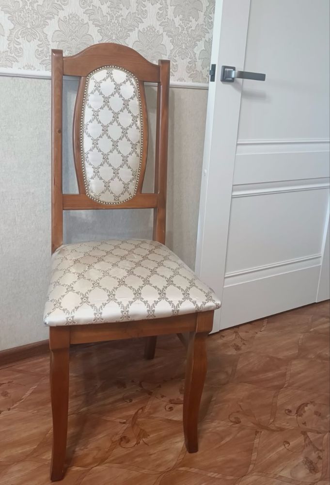 Стулья  из натурального дерева в упаковке