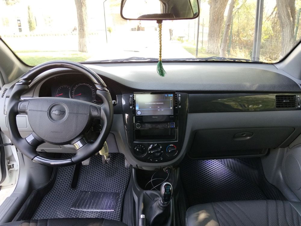 Продаю машину chevrolet lacetti
