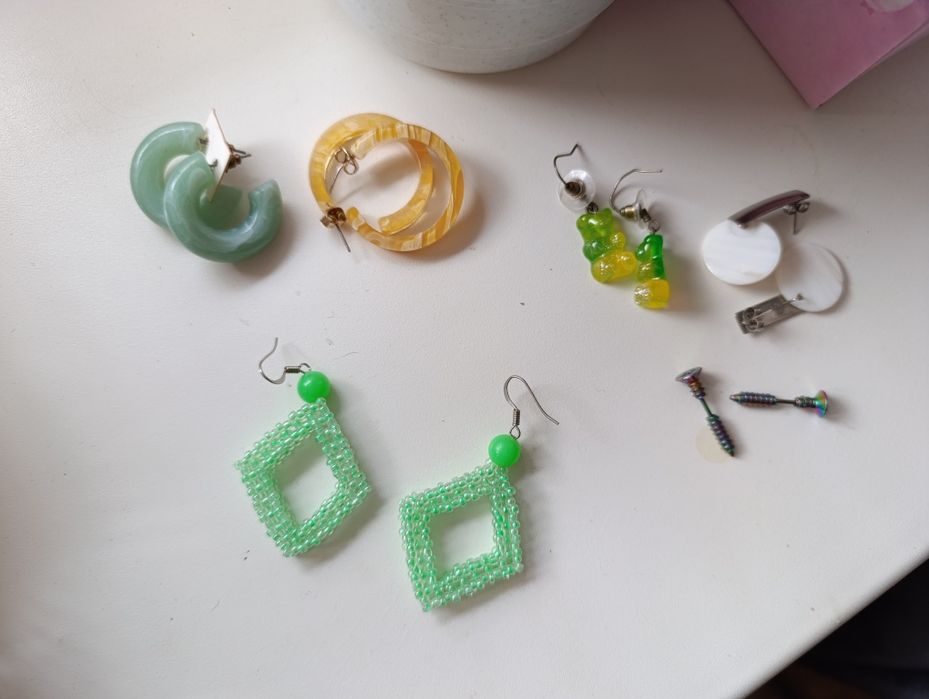 Бижутерия по 200 тенге