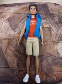 Кукла Кен с къси панталони