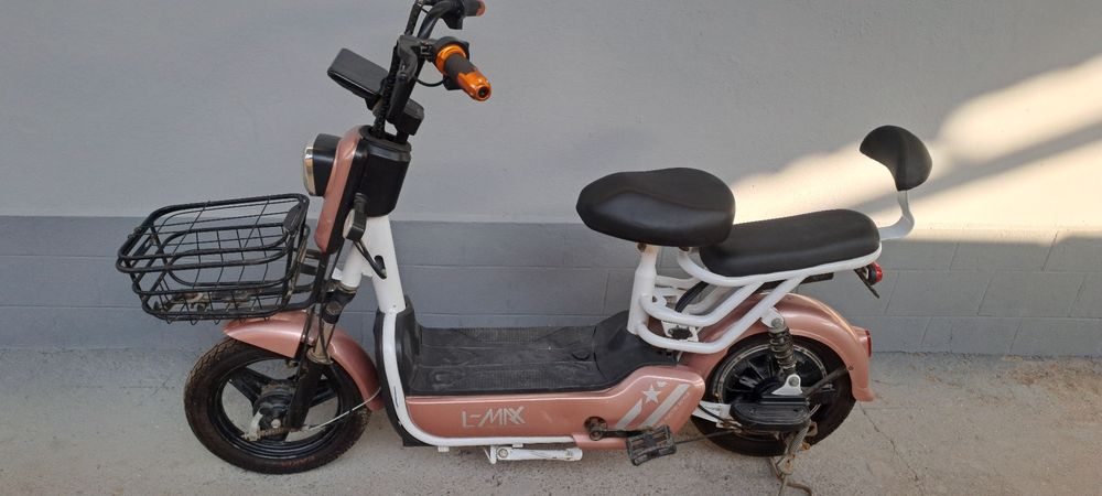 Электроскутер в хорошем состоянии