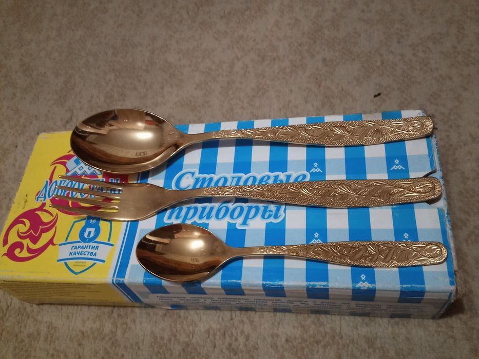 Столовый набор, позолоченный полностью, 18 предметов.