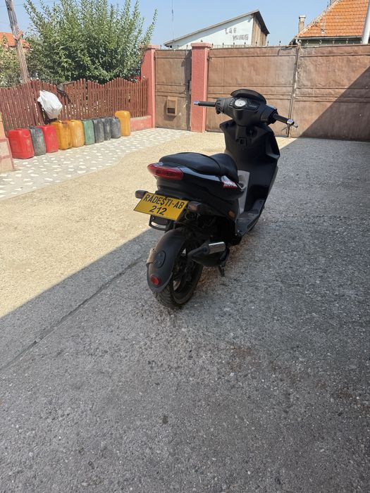 Vând piaggio NRG cu racire pe apa