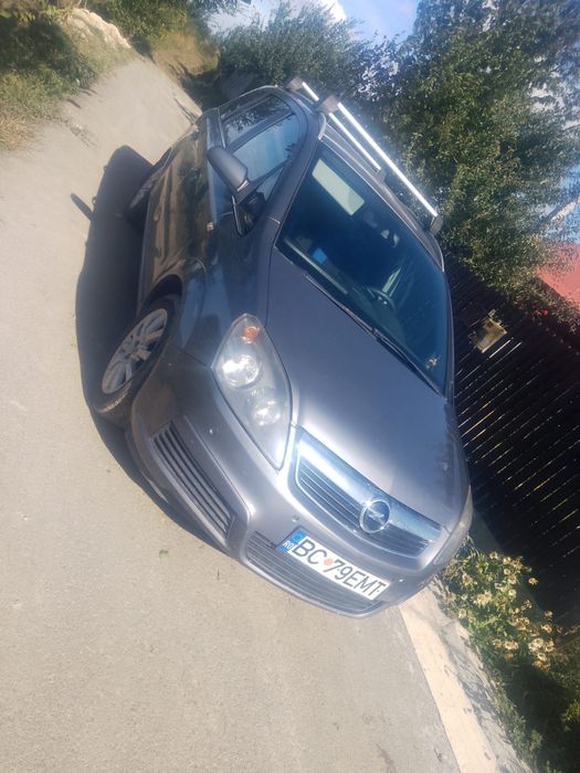 Vând Opel Zafira B