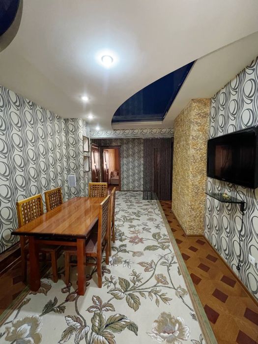 Сдаётся 4-комнатная квартира в центре