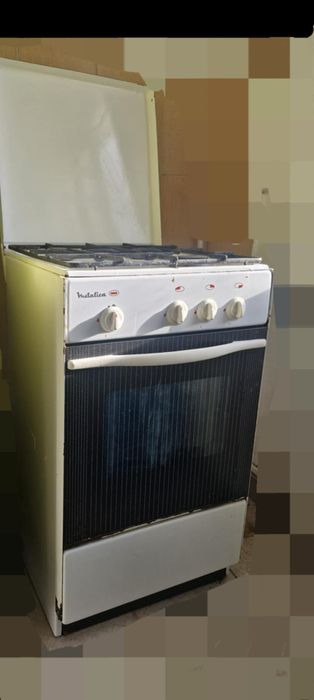 Vand aragaz cu trei ochiuri