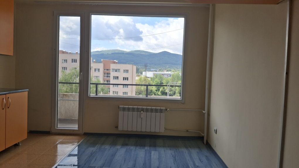 Дава се под наем Двустаен апартамент в Перник, Хумни дол - 60 кв.м за 204 € - Снимка #3