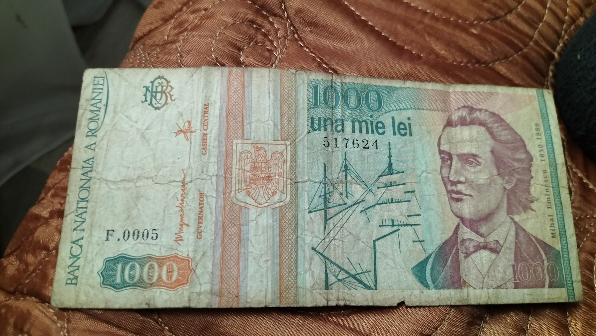 Vând bani vechi  preț negociabil