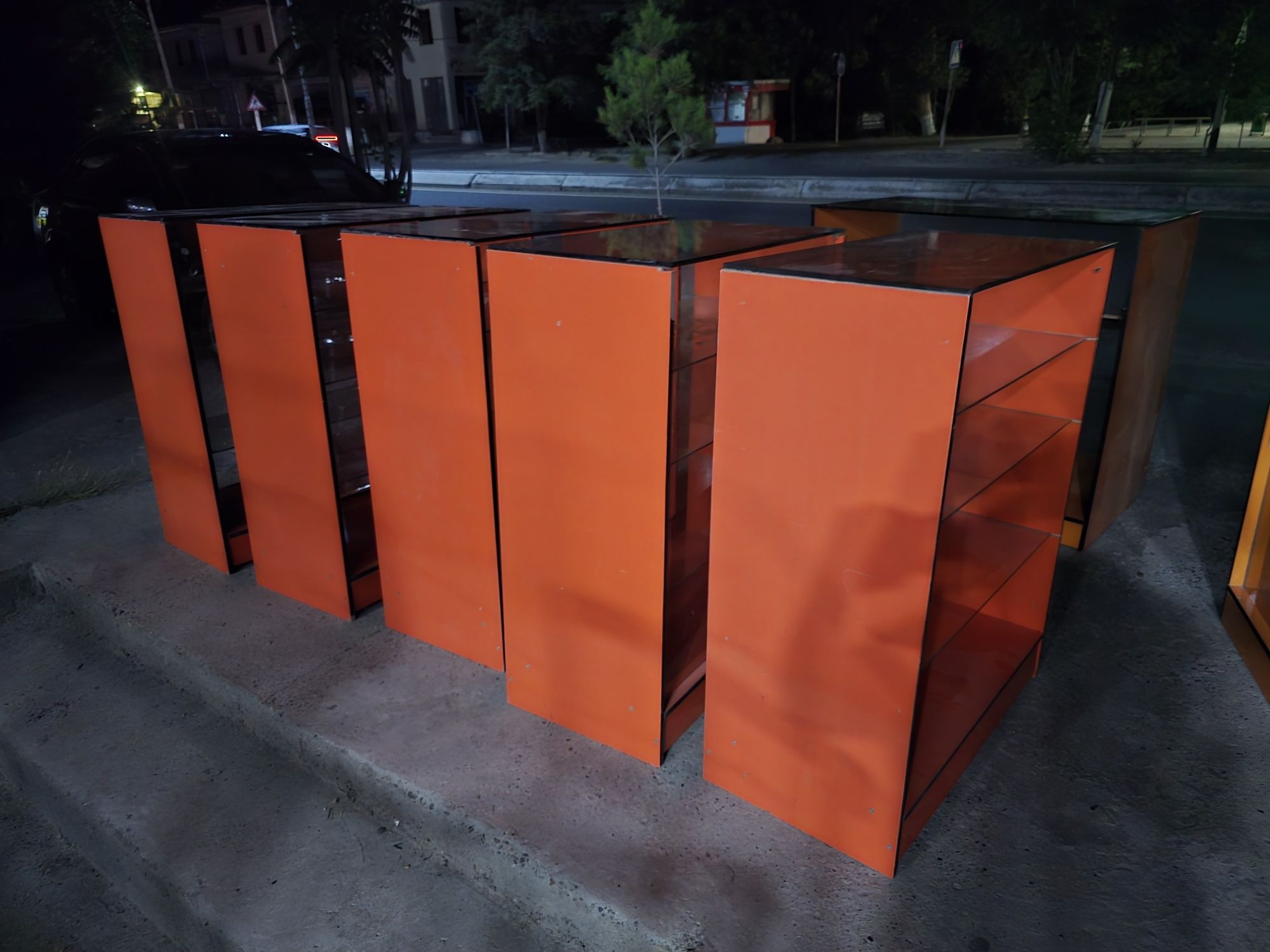 Magazin uchun mebel