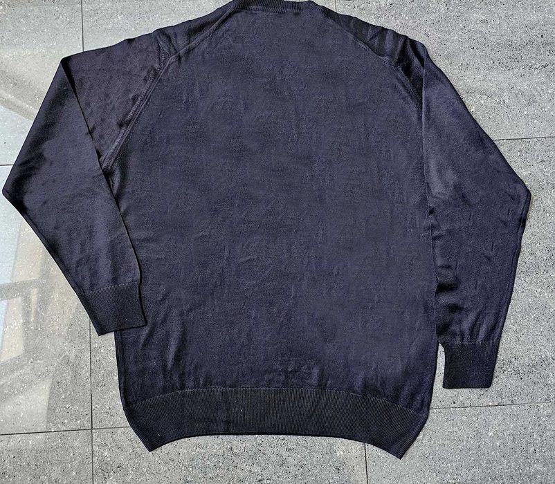 Стилен тъмносин мъжки пуловер