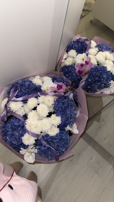 Цветы свежие.