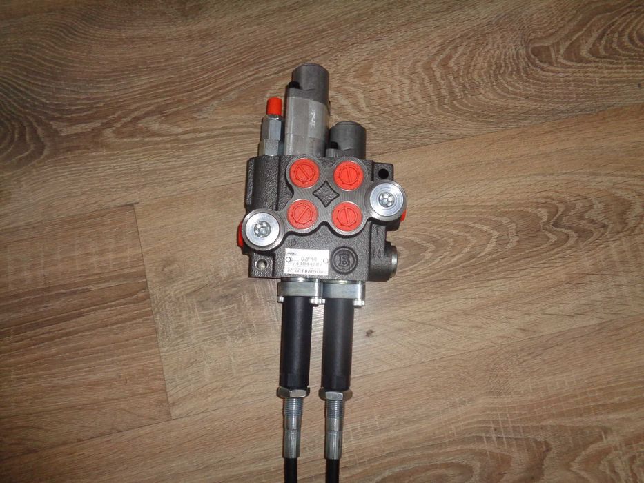 Distribuitor cu flotant pentru incarcator frontal cu cabluri de 1,5 mt